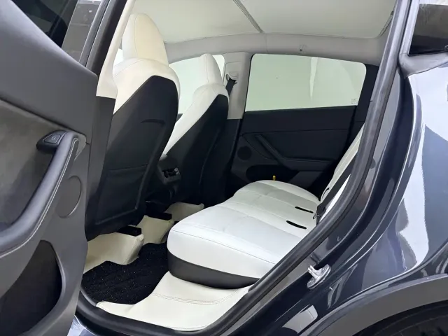 Tesla Model Y — Фото автомобиля 7