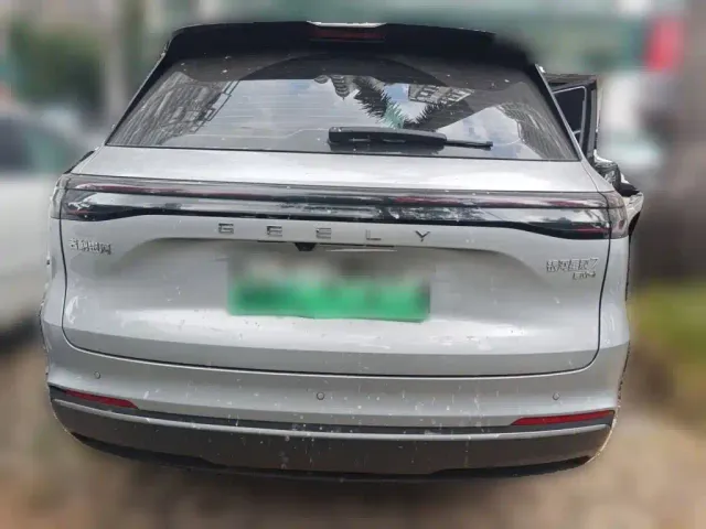 Geely Galaxy Starship 7 EM-i — Фото автомобиля 3