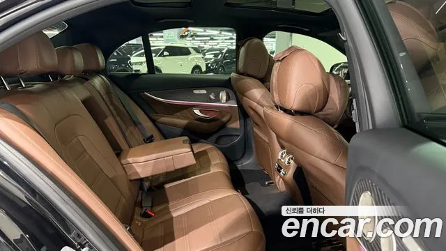 Mercedes-Benz E-Class — Фото автомобиля 4