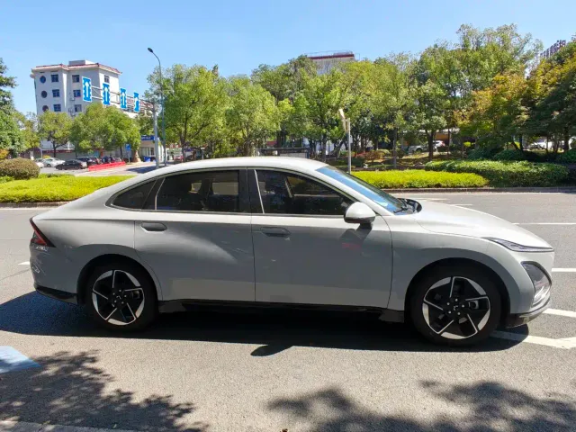 Wuling Starlight — Фото автомобиля 4