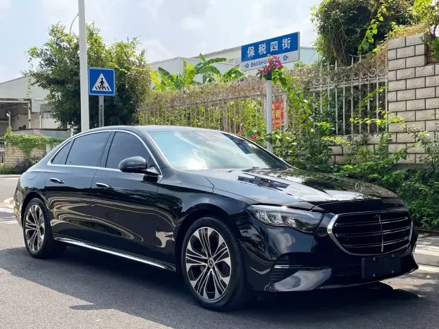 Mercedes-Benz E-Class — Фото автомобиля 3