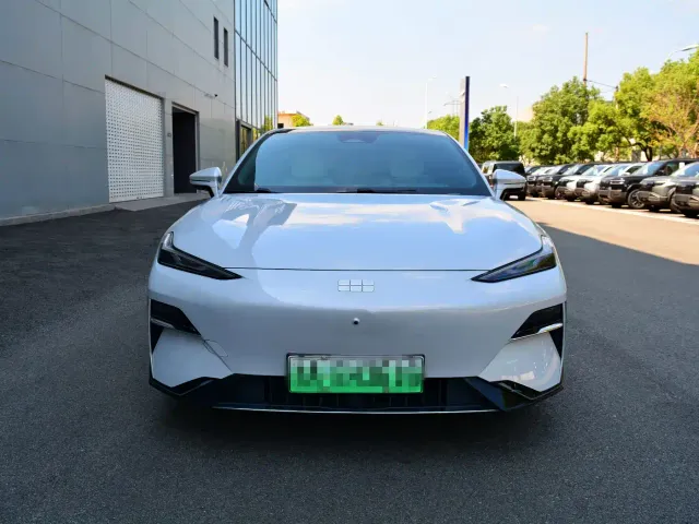 Geely Galaxy E8 — Фото автомобиля 2