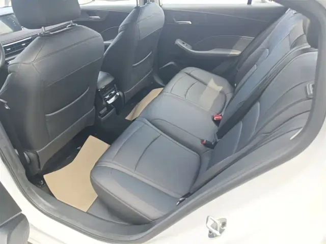 Roewe i5 — Фото автомобиля 16