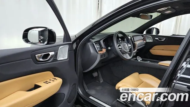 Вольво XC60 — Фото автомобиля 10