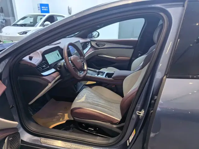 BYD Seal 07 DM-i 2025 Smart Drive Edition DM-i 1.5T 125km Flagship — Фото автомобиля 2