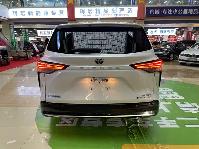 Toyota Sienna — Фото автомобиля 7