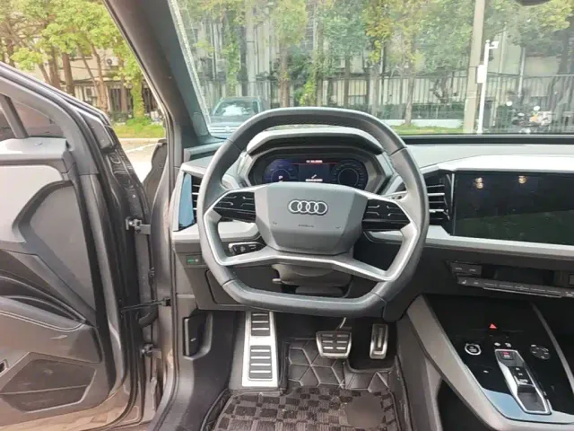 Audi Q5 e-tron — Фото автомобиля 14