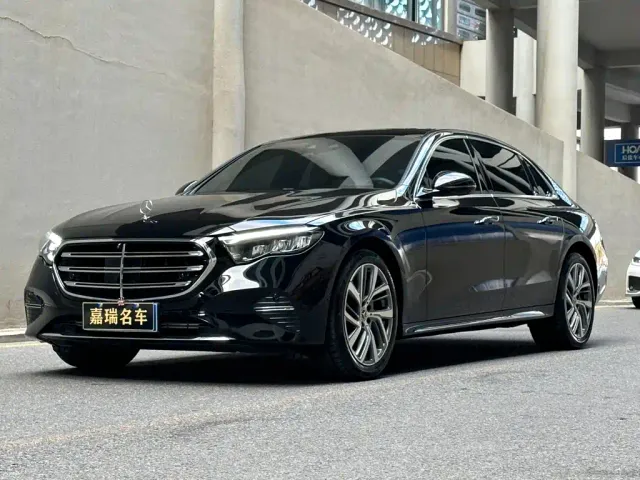 Фотография автомобиля — Mercedes-Benz E-Class