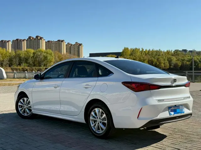 Changan Eado — Фото автомобиля 6