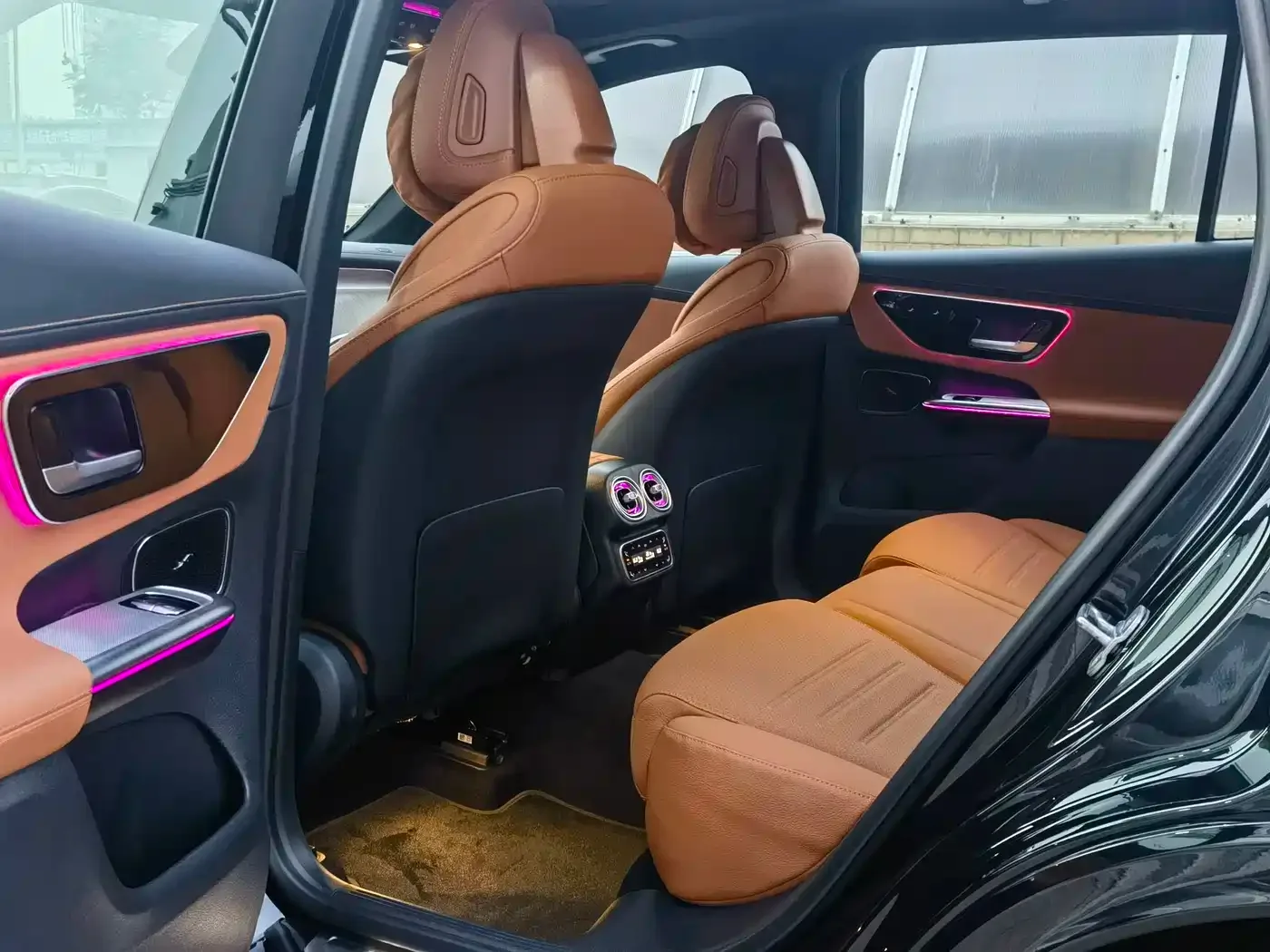 Mercedes-Benz Mercedes-Benz GLC 2025 Facelift GLC 300 L 4MATIC Dynamic 5-seater — Фото автомобиля 9