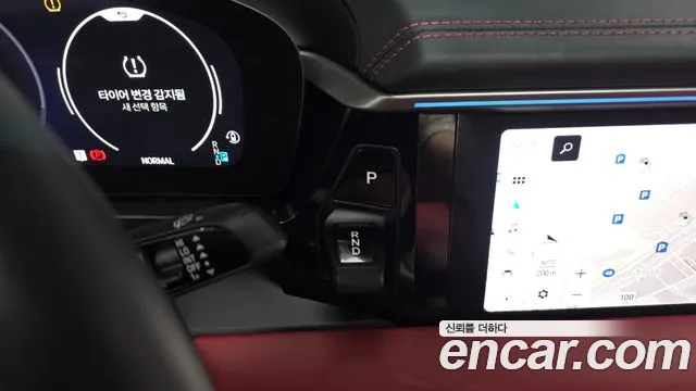 Porsche Macan Electric — Фото автомобиля 12