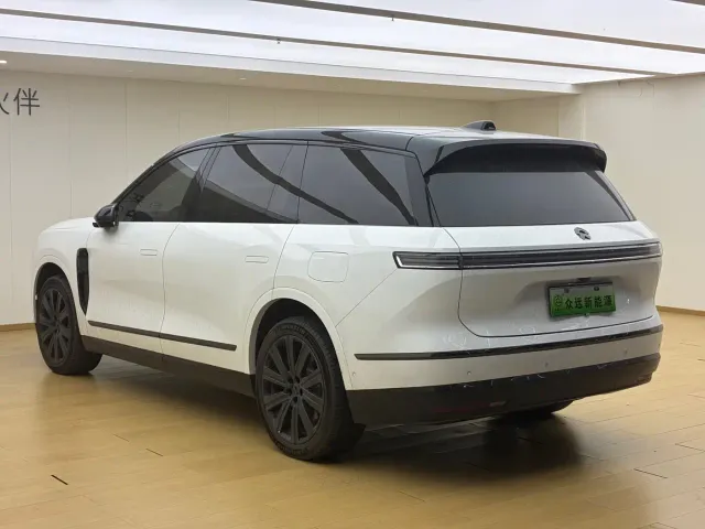 Nio ES8 — Фото автомобиля 6