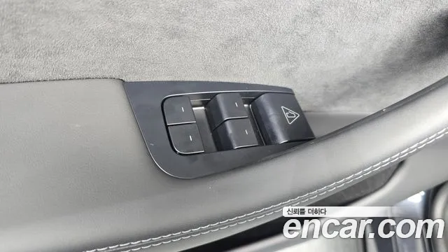 Tesla Model Y — Фото автомобиля 27
