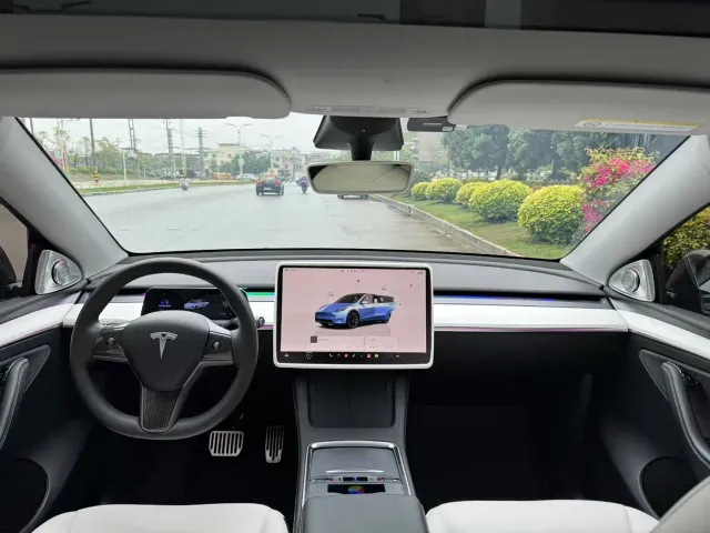 Tesla Model Y — Фото автомобиля 6