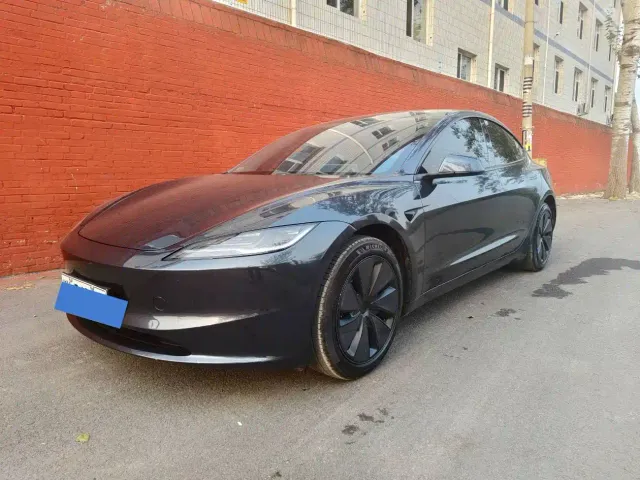 Фотография автомобиля — Tesla Model 3
