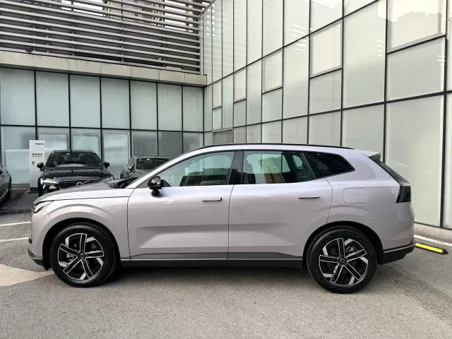 Volvo XC70 Plug-in Hybrid — Фото автомобиля 5