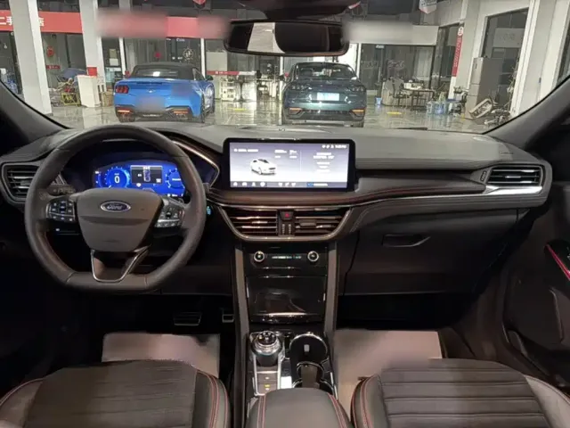 Ford Escape — Фото автомобиля 3