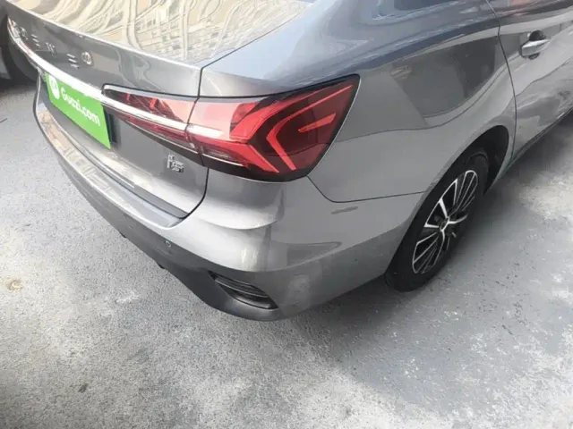 Roewe i5 — Фото автомобиля 7