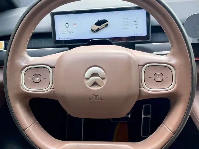 Nio ES8 — Фото автомобиля 14