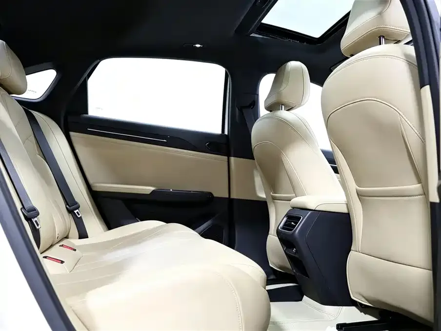 Geely Galaxy Galaxy L6 2023 60km PLUS — Фото автомобиля 6