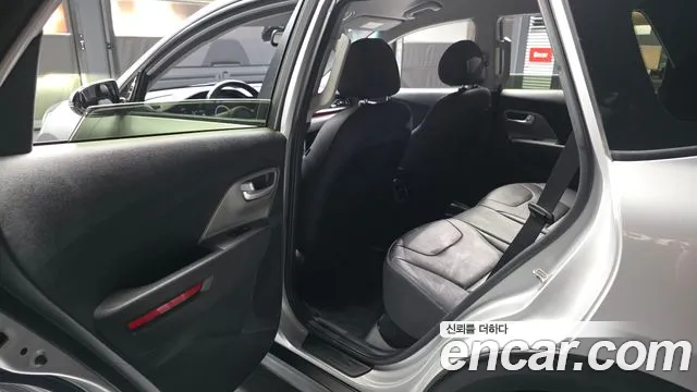 Kia Niro — Фото автомобиля 16