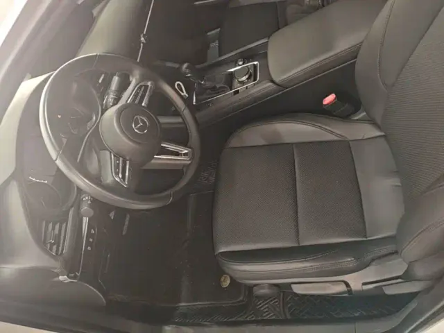 Mazda Axela — Фото автомобиля 15