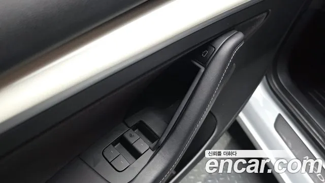 Tesla Model 3 — Фото автомобиля 30