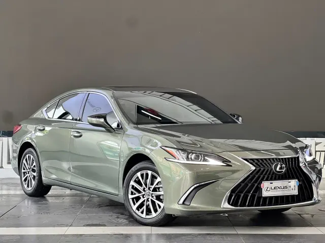 Lexus ES — Фото автомобиля 3