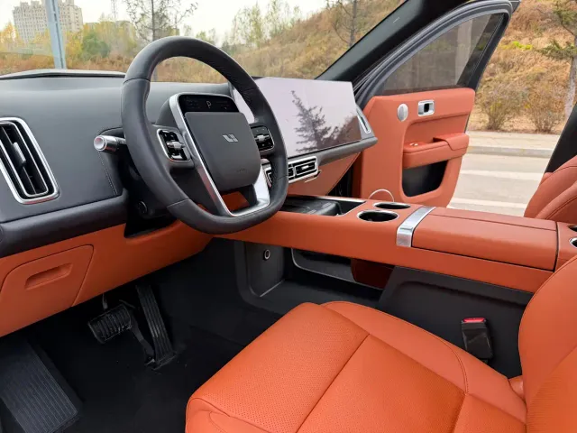 Li Auto L8 — Фото автомобиля 9