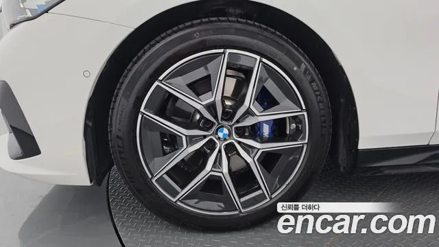 BMW 5 Series G60 — Фото автомобиля 5