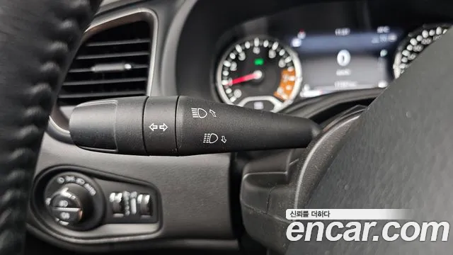 Jeep Renegade — Фото автомобиля 23