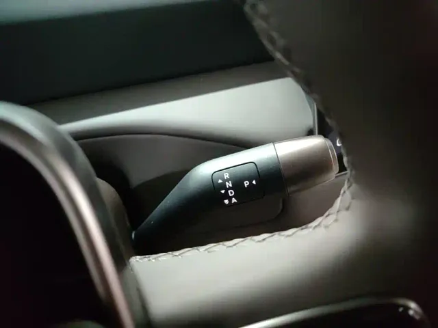 Li Auto MEGA — Фото автомобиля 9