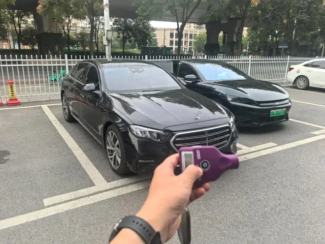 Фотография автомобиля — Mercedes-Benz E-Class