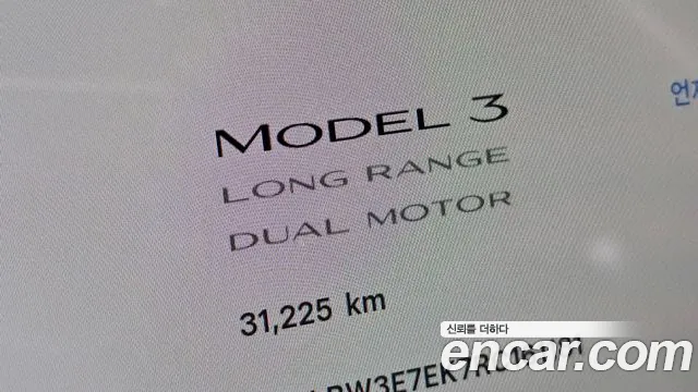 Tesla Model 3 — Фото автомобиля 8