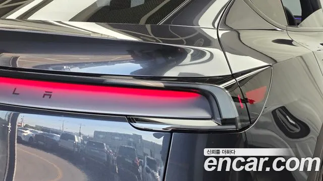 Tesla Model Y — Фото автомобиля 8