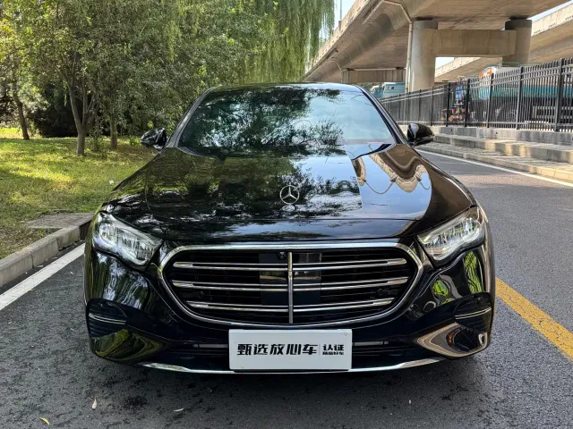 Mercedes-Benz E-Class — Фото автомобиля 2