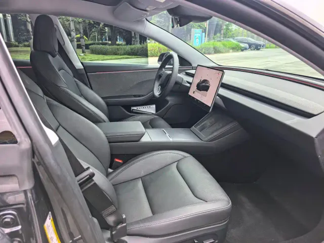 Tesla Model 3 — Фото автомобиля 11
