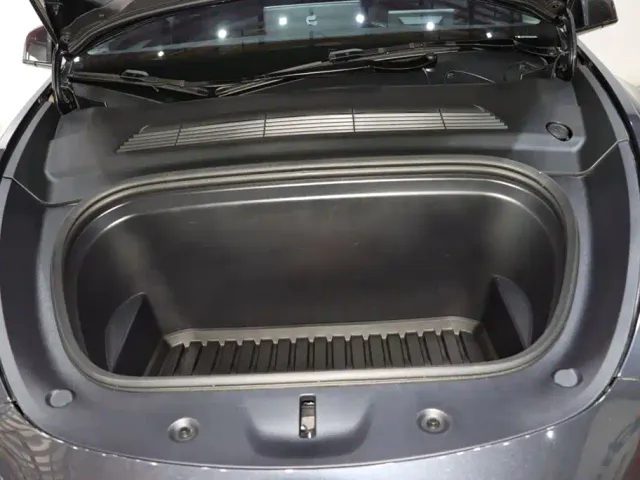 Tesla Model Y — Фото автомобиля 18