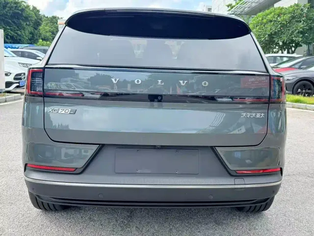 Volvo XC70 Plug-in Hybrid — Фото автомобиля 8