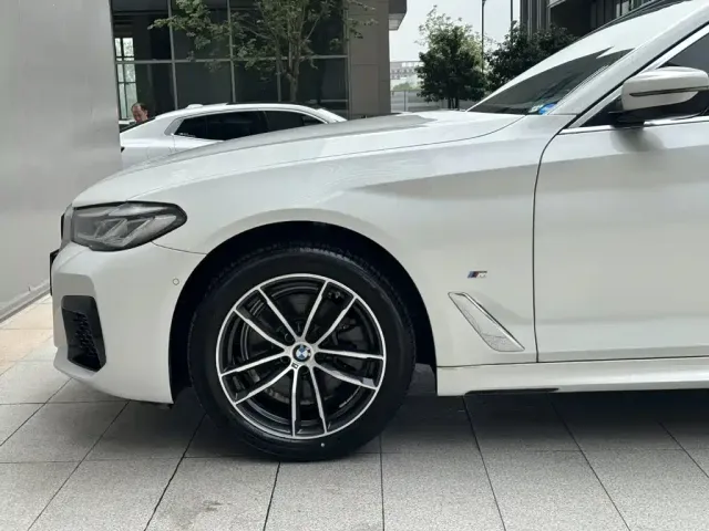 BMW 5 Series — Фото автомобиля 14