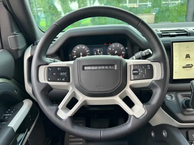 Land Rover Defender — Фото автомобиля 17