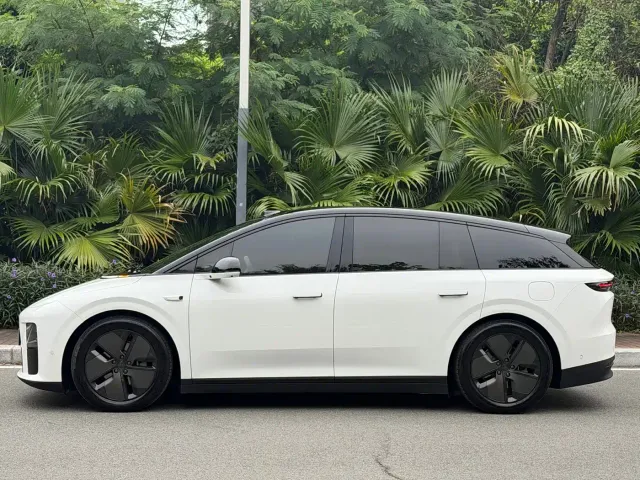 Li Auto i6 — Фото автомобиля 11