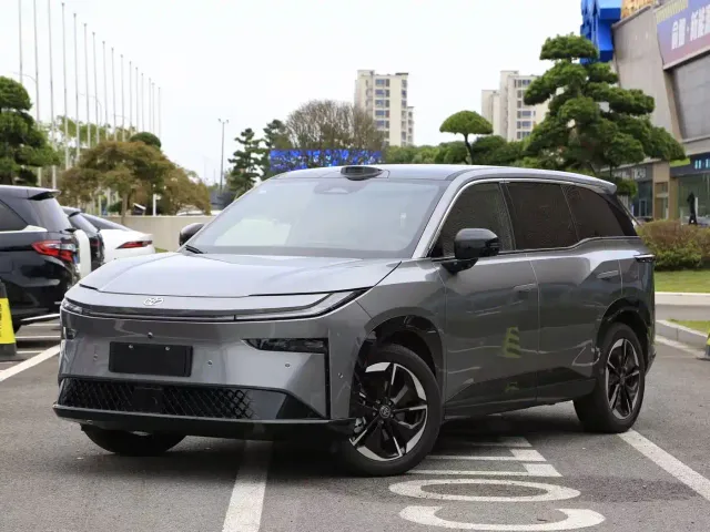 Фотография автомобиля — Toyota BoZhi 3X