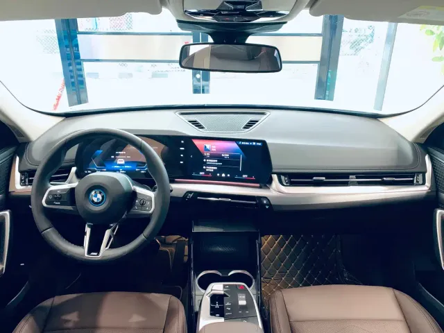 BMW iX1 — Фото автомобиля 9
