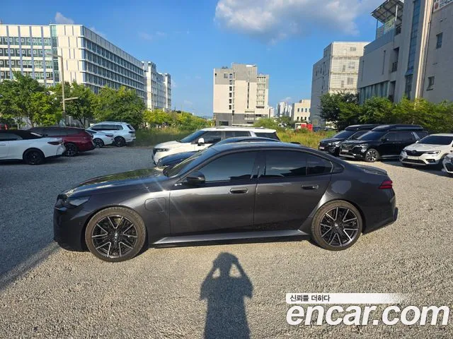 BMW M5 G90 — Фото автомобиля 6