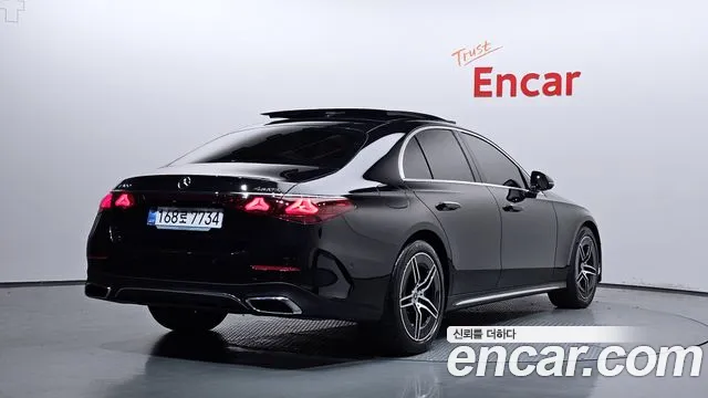 Фотография автомобиля — Mercedes-Benz E-Class