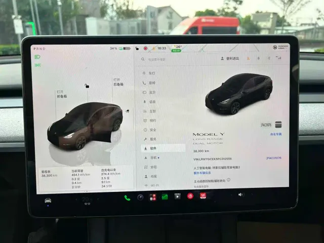 Tesla Model Y — Фото автомобиля 4