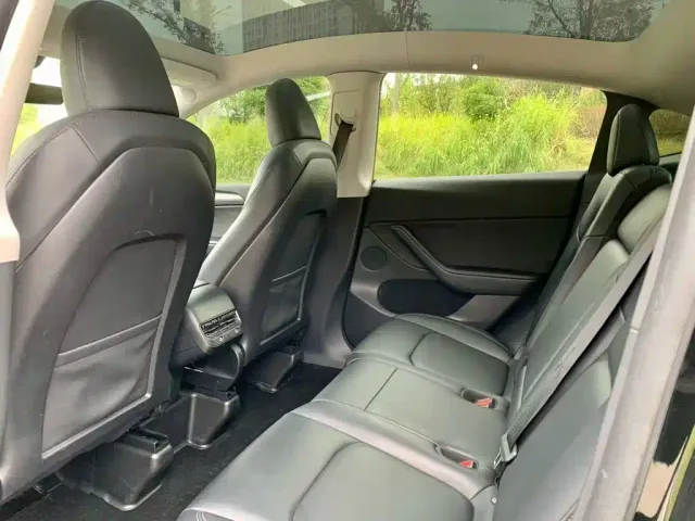 Tesla Model Y — Фото автомобиля 16