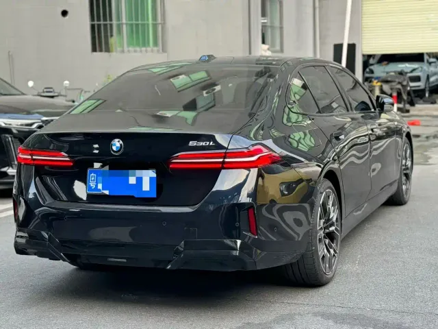 BMW 5 Series — Фото автомобиля 8
