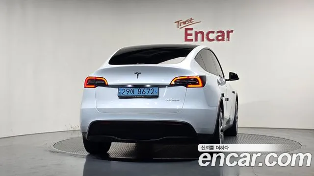 Tesla Model Y — Фото автомобиля 4